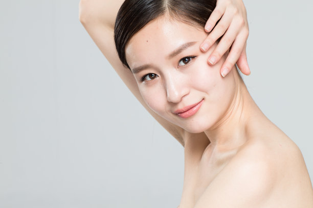 青年女人妆面肖像图片下载