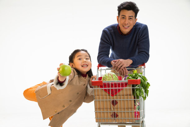 父亲和女儿购物图片下载