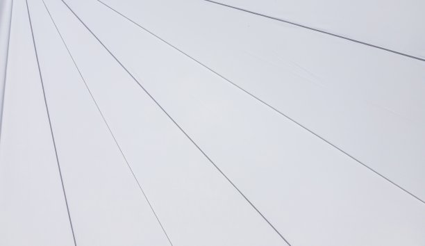 质地白色伞，白色条纹背景图片下载