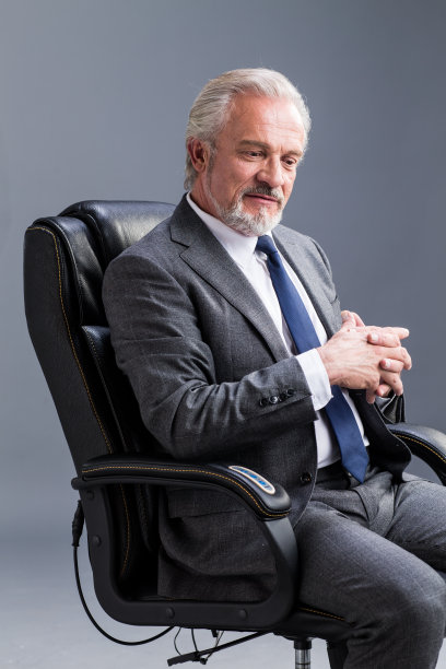 权威商务老年男人图片下载