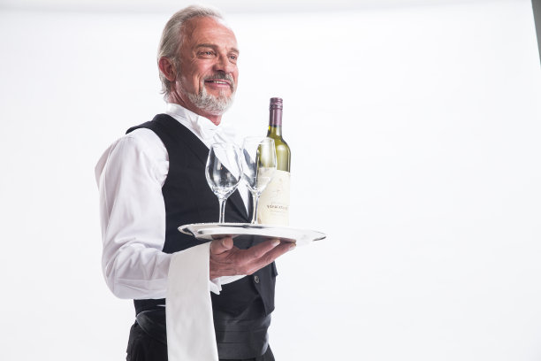 一个老年男侍者图片下载