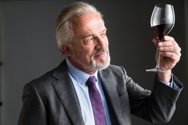 权威商务老年男人图片下载