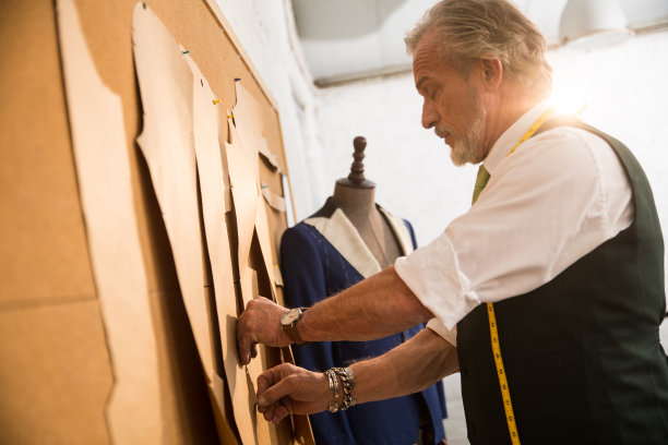 权威的服装设计师图片下载