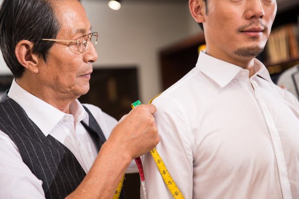 时装设计师和顾客图片下载