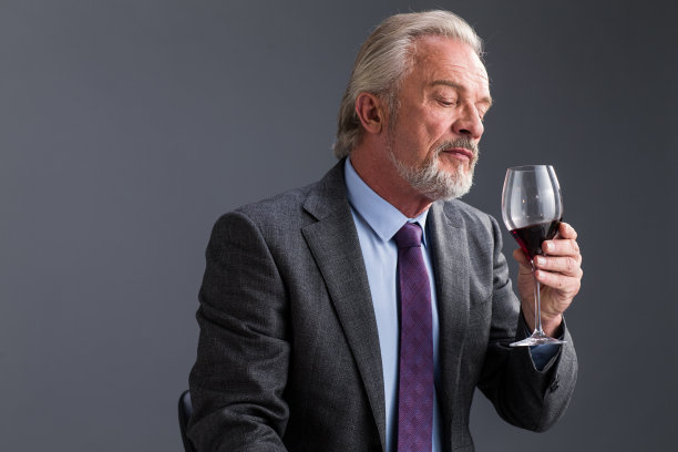 权威商务老年男人图片下载