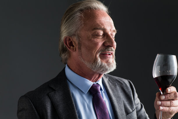 权威商务老年男人图片下载