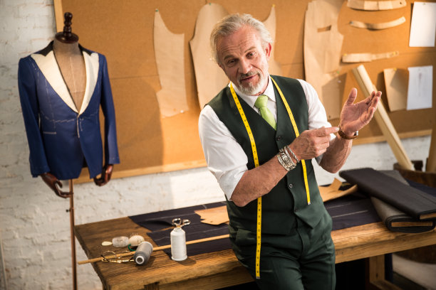 权威的服装设计师图片下载