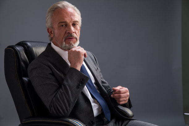 权威商务老年男人图片下载