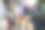 幸福家庭在车站月台图片下载