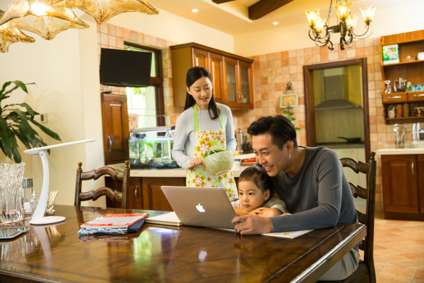 幸福的家庭生活图片下载