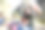 青年男女在山里露营图片下载