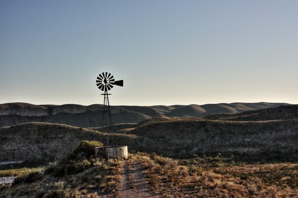 山顶风车图片下载