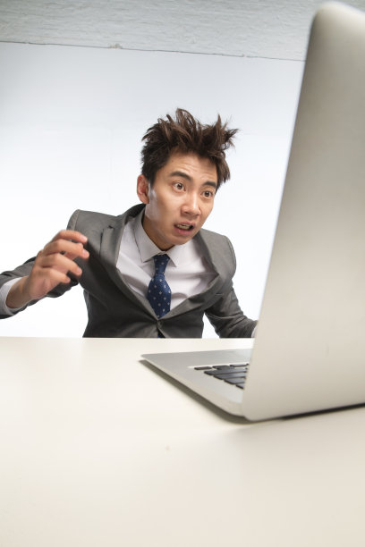 疲劳的商务青年男人图片下载