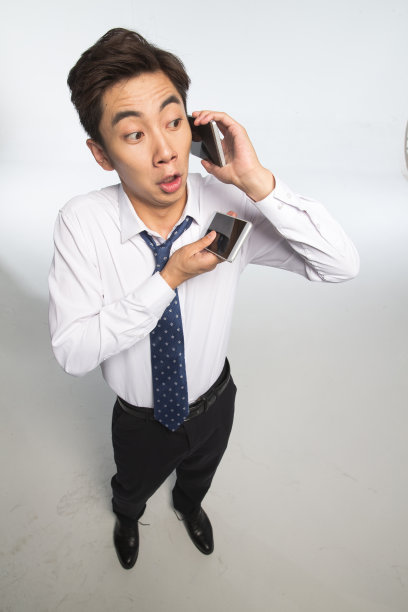 商务青年男人打电话图片下载