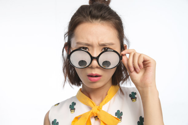 漂亮的年轻女孩图片下载