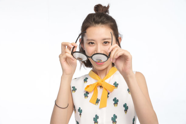 漂亮的年轻女孩图片下载