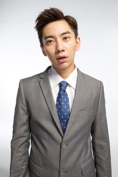 疲劳的商务青年男人图片下载