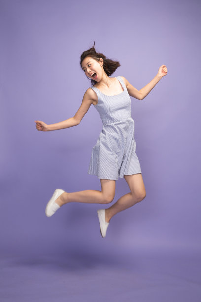 快乐的年轻女孩图片下载