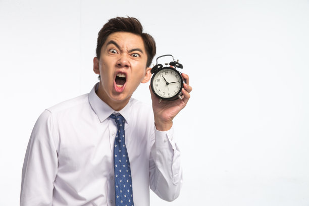 商务青年男人拿着闹钟图片下载