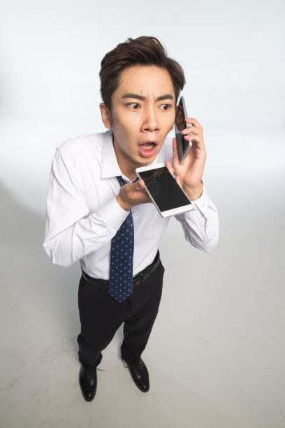 商务青年男人打电话图片下载