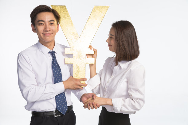 商务青年男女抢夺金钱图片下载