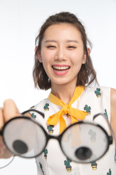 漂亮的年轻女孩图片下载