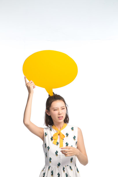 青年女人拿着对话框图片下载