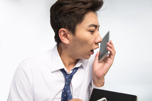 商务青年男人打电话图片下载