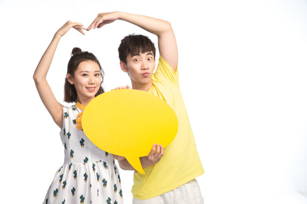 时尚青年男女拿着对话框图片下载