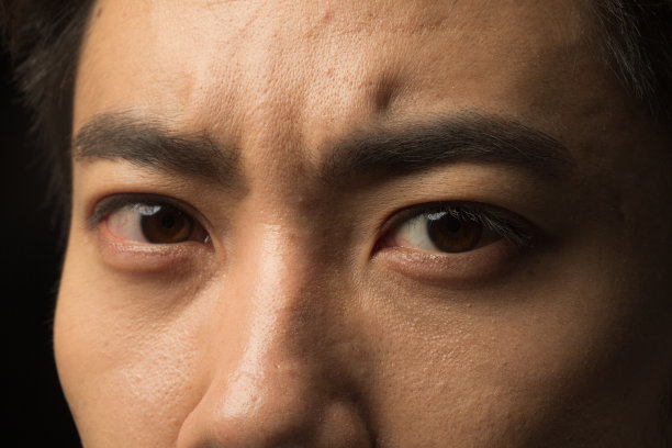 青年男人的面部特写图片下载