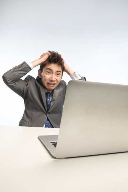 疲劳的商务青年男人图片下载