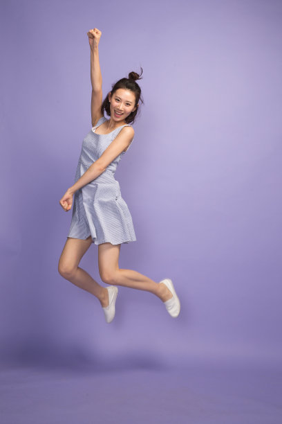 快乐的年轻女孩图片下载