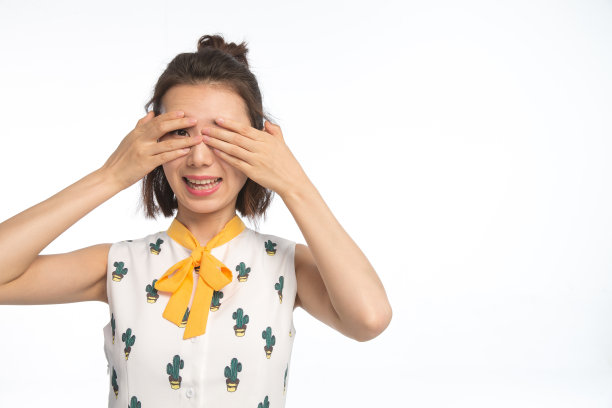 青年女人手捂脸图片下载