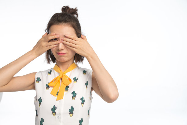 青年女人手捂脸图片下载