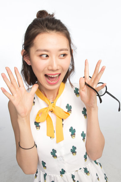 漂亮的年轻女孩图片下载