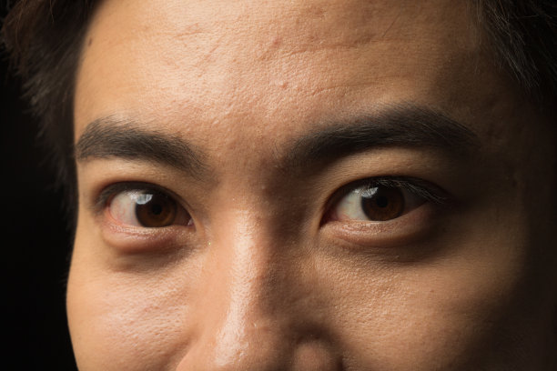 青年男人的面部特写图片下载