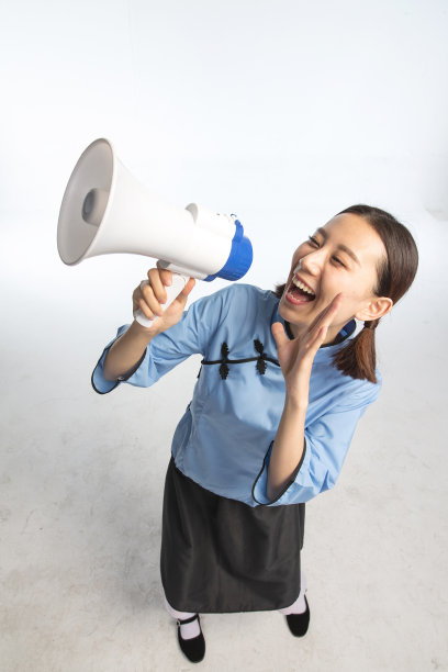 复古青年女人使用扩音器图片下载