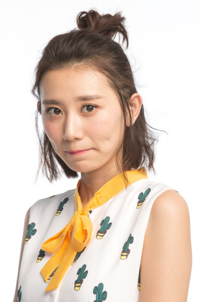 闷闷不乐的青年女人图片下载