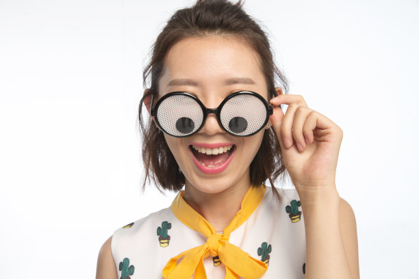 漂亮的年轻女孩图片下载