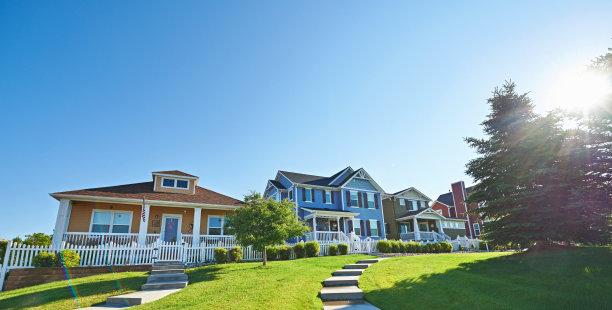 美国西部一个居民区的夏日景象图片下载