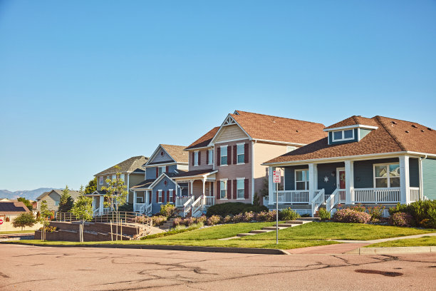 美国西部一个居民区的夏日景象图片下载