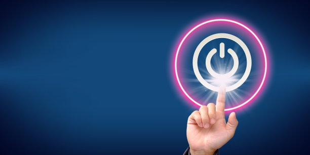 触摸蓝色背景下的关机按钮，商业与技术概念图片下载