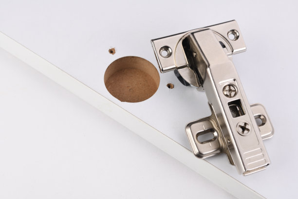 机柜门铰链的安装和调整。图片下载