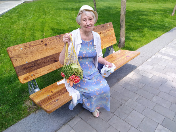 零废物概念使用塑料袋或多用途袋。零浪费，绿色自觉的生活理念。可重复使用的饮料容器的想法。图片下载