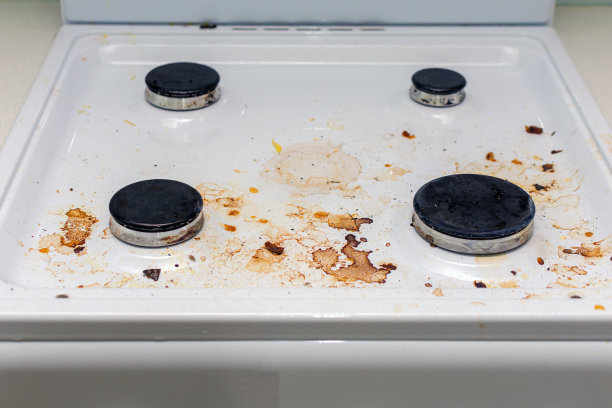 脏,彩色的炉子。特写，水平照片，软聚焦。这个想法是清洁和消毒。图片下载