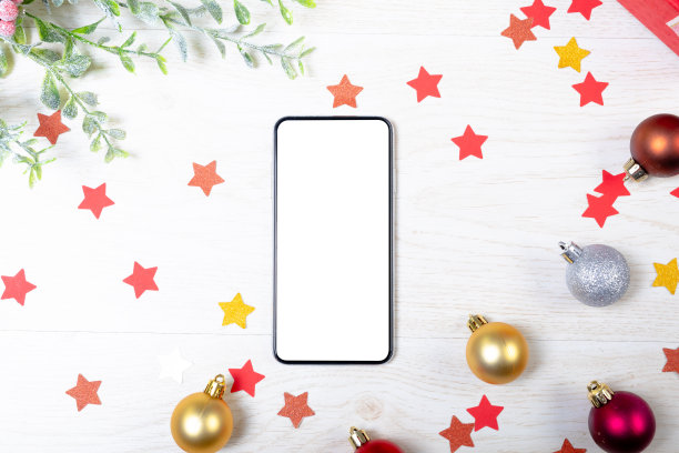智能手机与复制空间和圣诞节装饰的白色背景组成图片下载