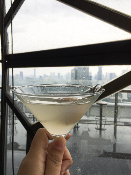 下雨天的龙舌兰酒图片下载