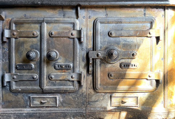 英国，英格兰，传统英国乡村厨房的阳光烹饪炉灶图片下载