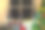 窗户上写着圣诞快乐的标志，挂着圣诞袜和圣诞树图片下载