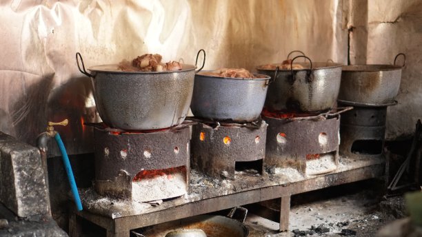 厨房里的平底锅图片下载